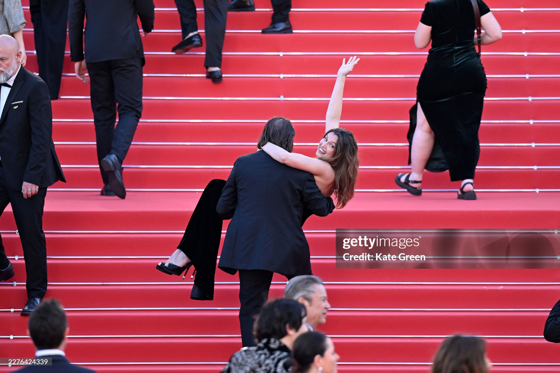 Đây là khoảnh khắc thú vị nhất thảm đỏ hôm nay. Ảnh: Getty Images