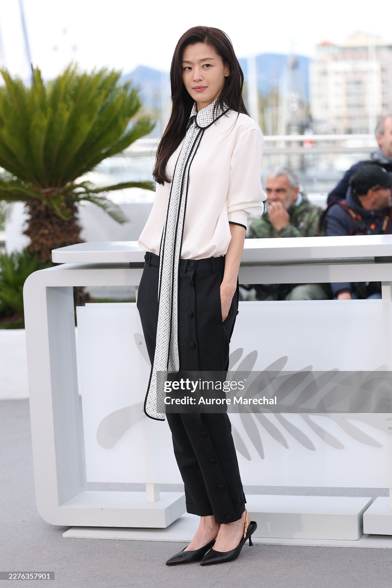 Jeon Ji Hyun đổ bộ Cannes 2026: Bị 