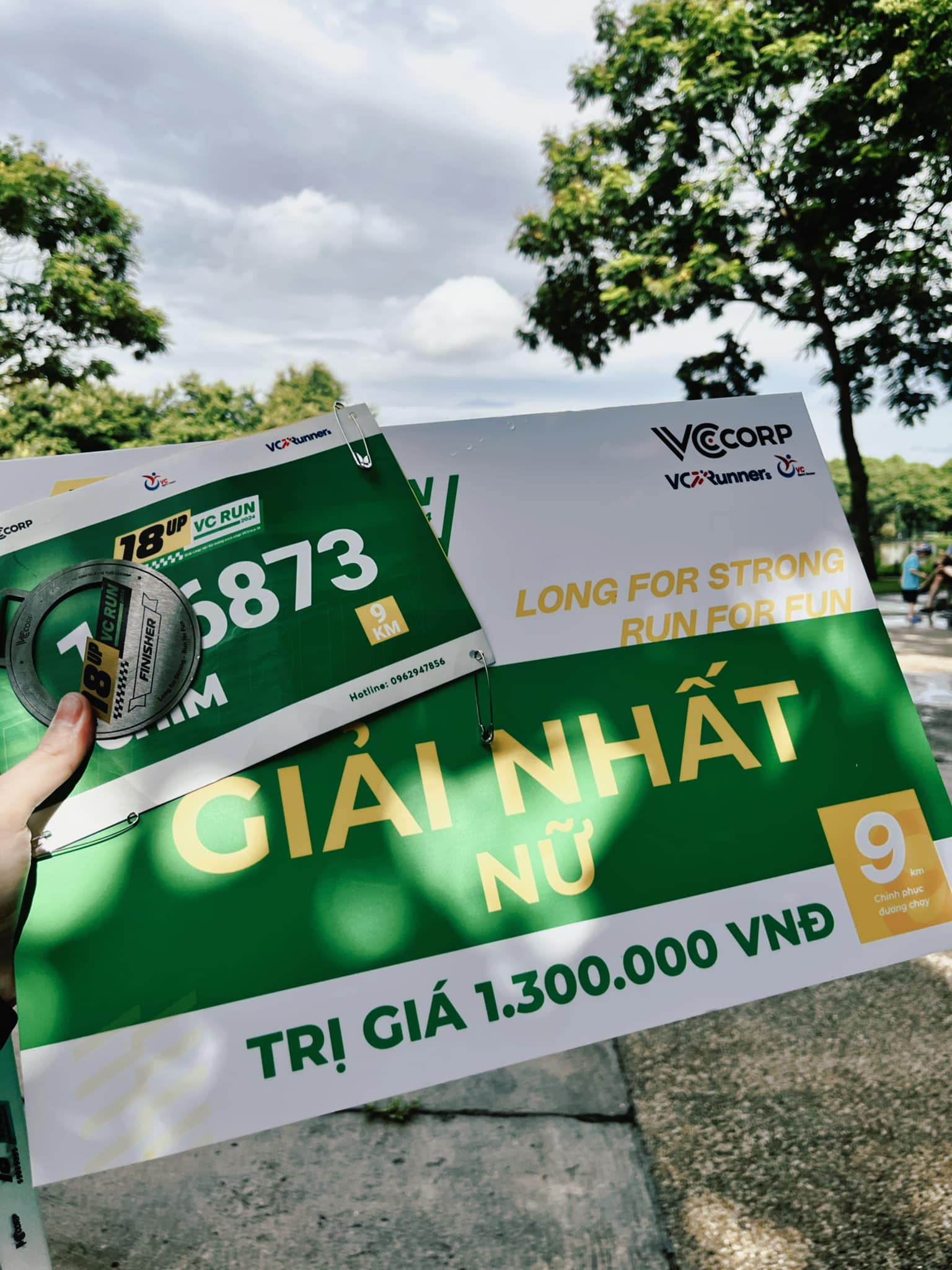 Từ thứ 2 đến thứ 6 chạy deadline - cuối tuần chạy 15km, đánh cầu lông giật hạng nhất ở công ty