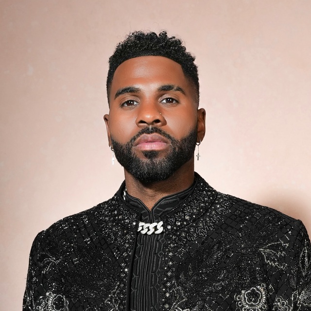 Jason Derulo gây bão khi có động thái tương tác với ảnh mặt nạ của Sơn Tùng