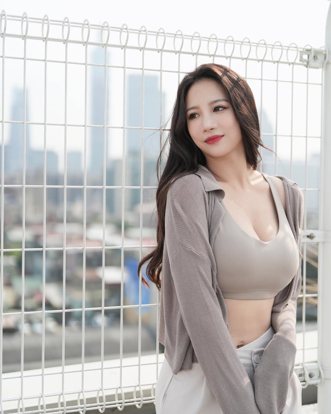 Khi rơi vào cảnh hết thời và không có việc làm trong showbiz, Lâm Thái Đề đã mặc đàm tiếu kinh doanh sản phẩm không phải ai cũng dám bán. Ảnh: Sina. 