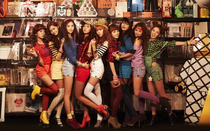 SNSD là nhóm nhạc đầu tiên sản sinh ra khái niệm card bo góc, thứ thay đổi cả ngành công nghiệp Kpop - thúc đẩy lợi nhuận bán album vật lý
