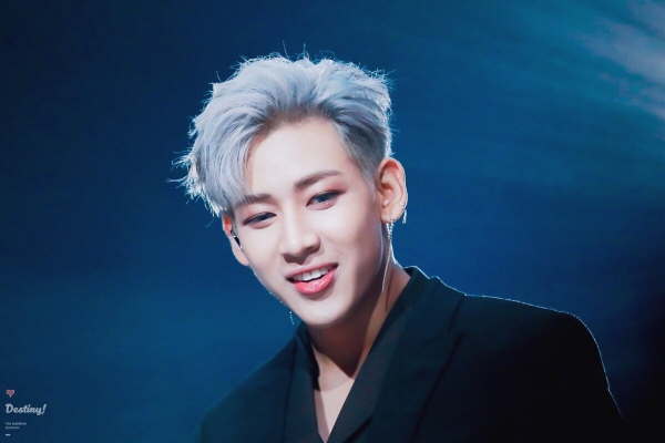 Khán giả bỗng nuối tiếc cho diện mạo trước đây của BamBam. Hồi trước, đôi môi của nam thần tượng không sưng phồng đáng ngại như hiện tại và nụ cười cũng trông tươi tắn, tự nhiên hơn hẳn. Ảnh: X