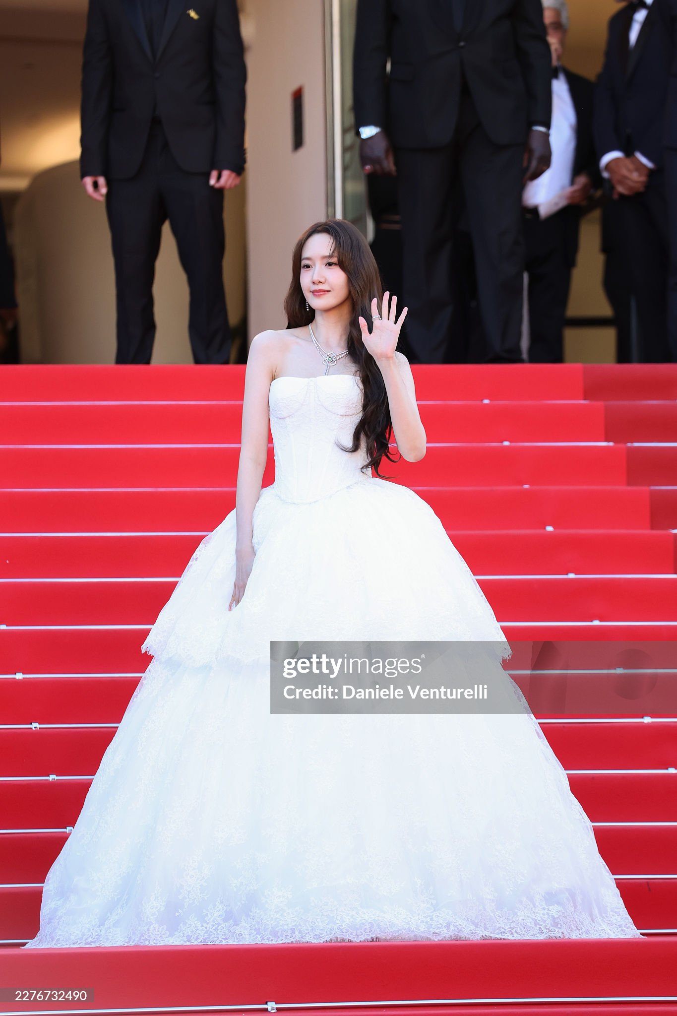 Yoona tỏa sáng trong mọi góc độ ở thảm đỏ. Ảnh: Getty Images