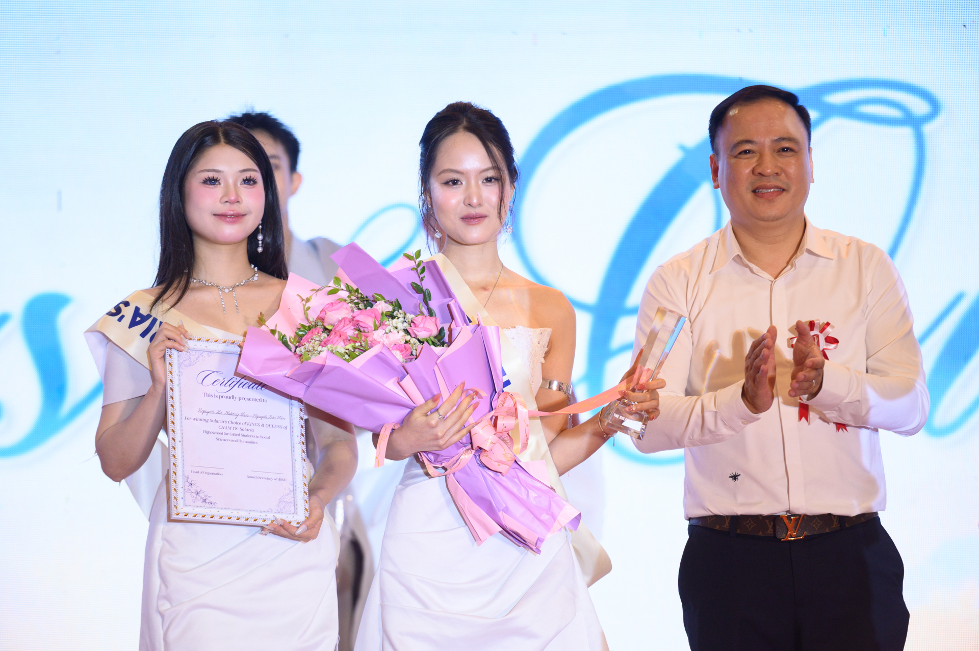 Lễ trưởng thành đặc biệt của các nam thanh nữ tú Chuyên Khoa học Xã hội và Nhân văn