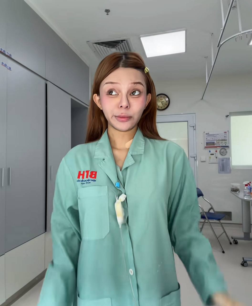 Vài ngày trước, Đan Thy đăng clip ở bệnh viện.