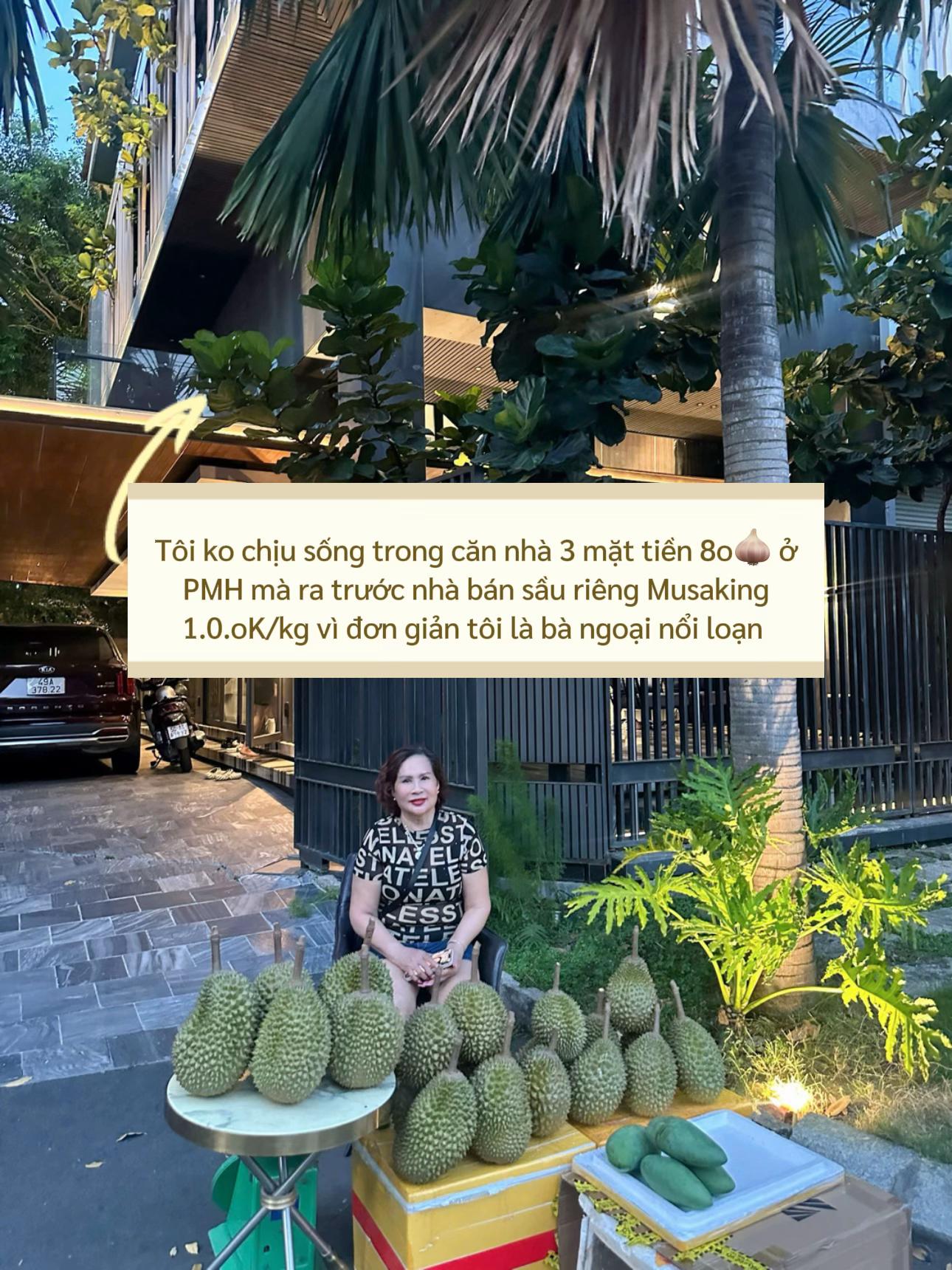 Bức ảnh viral trên TikTok với sạp sầu riêng được bán ngay trước căn biệt thự ở khu Phú Mỹ Hưng