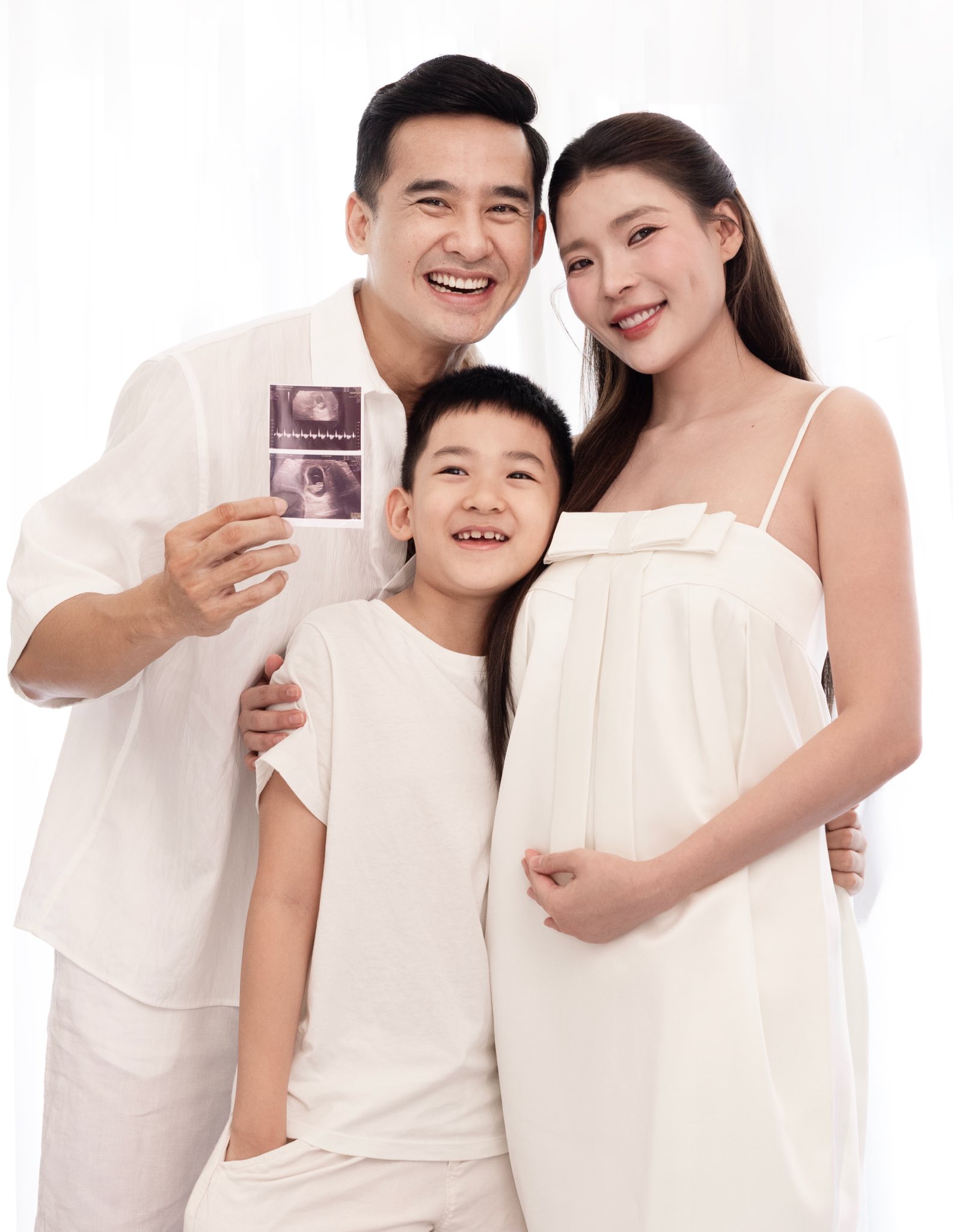 Thuý Diễm và Lương Thế Thành đồng loạt thông báo tin vui