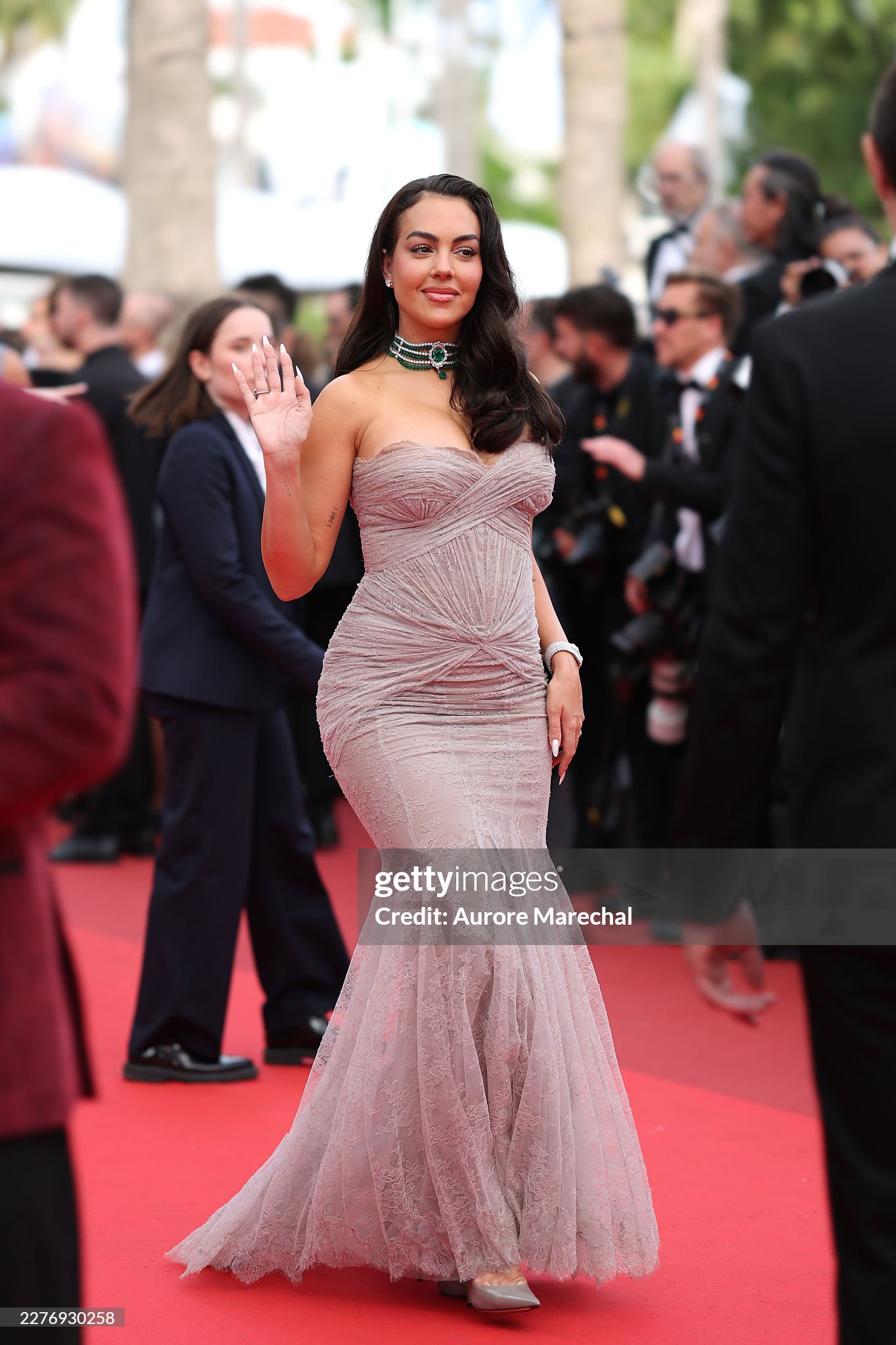 Vợ chưa cưới của Ronaldo - Georgina Rodriguez diện váy đuôi cá ôm sát từng đường cong. Ảnh: Getty Images
