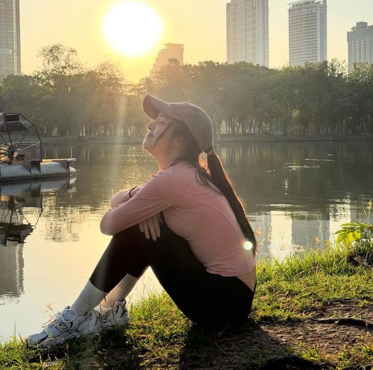 Vận động nhẹ nhàng nhưng đều đặn dù ở tuổi nào cũng tốt cho sức khỏe tim mạch (Ảnh minh họa)