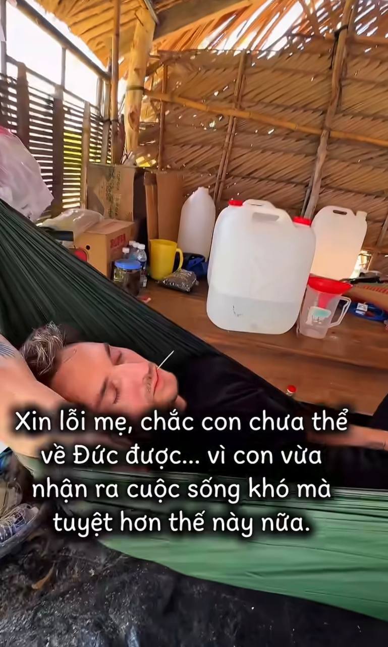 Du khách Đức ngủ quên bên tiếng karaoke ở miền Tây, phải xin lỗi mẹ vì chưa muốn về nhà