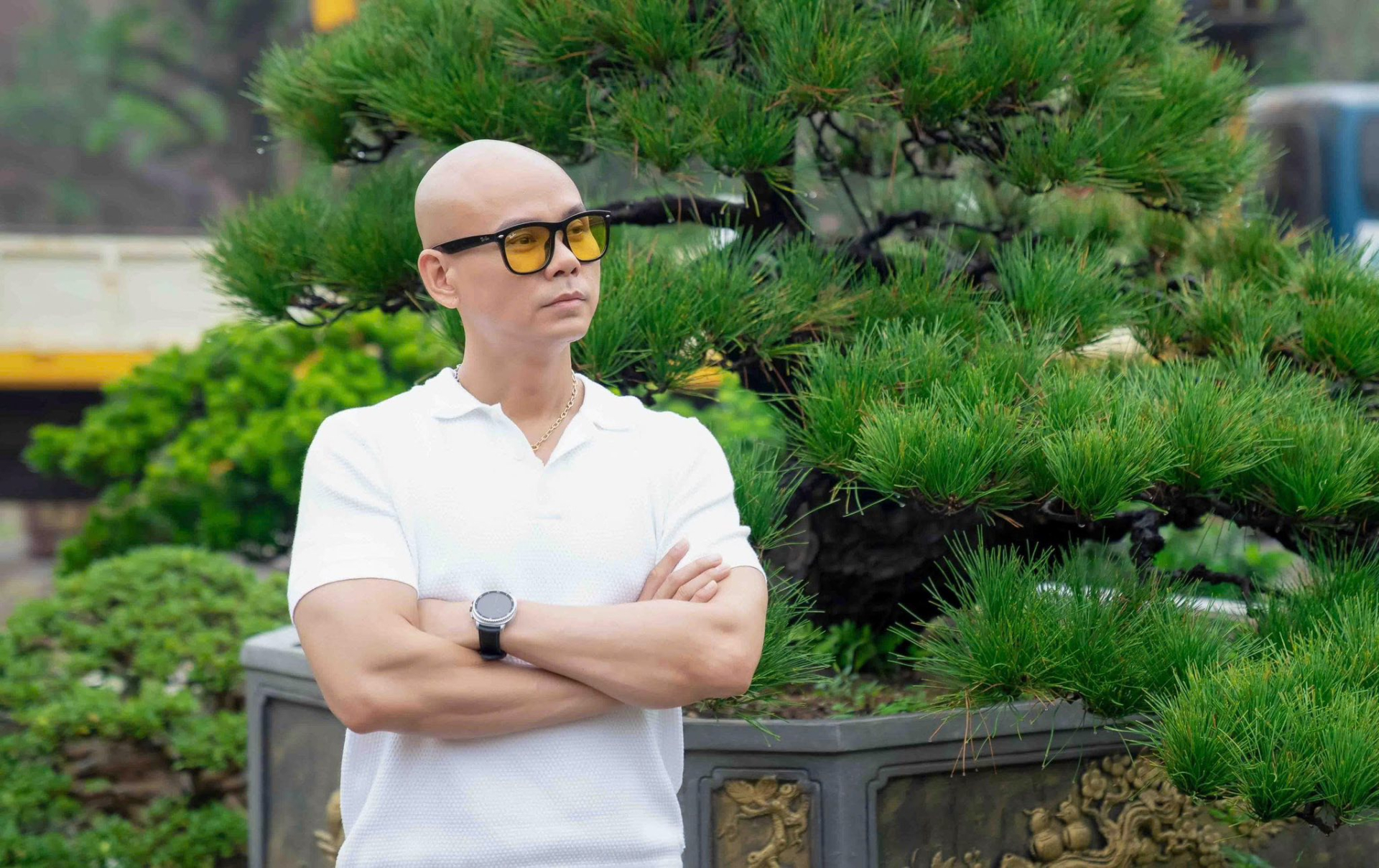 Cách đây ít ngày, Phan Đinh Tùng chia sẻ ảnh đi ăn cùng 2 con, hạn chế nhắc đến vợ trong thời gian gần đây