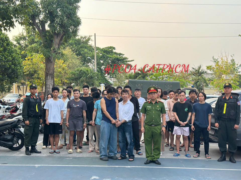 Sơn Ngọc Minh và Long Nhật bị bắt tạm giam ( (Ảnh: Trang Phòng, chống ma túy - Công an TP. Hồ Chí Minh)