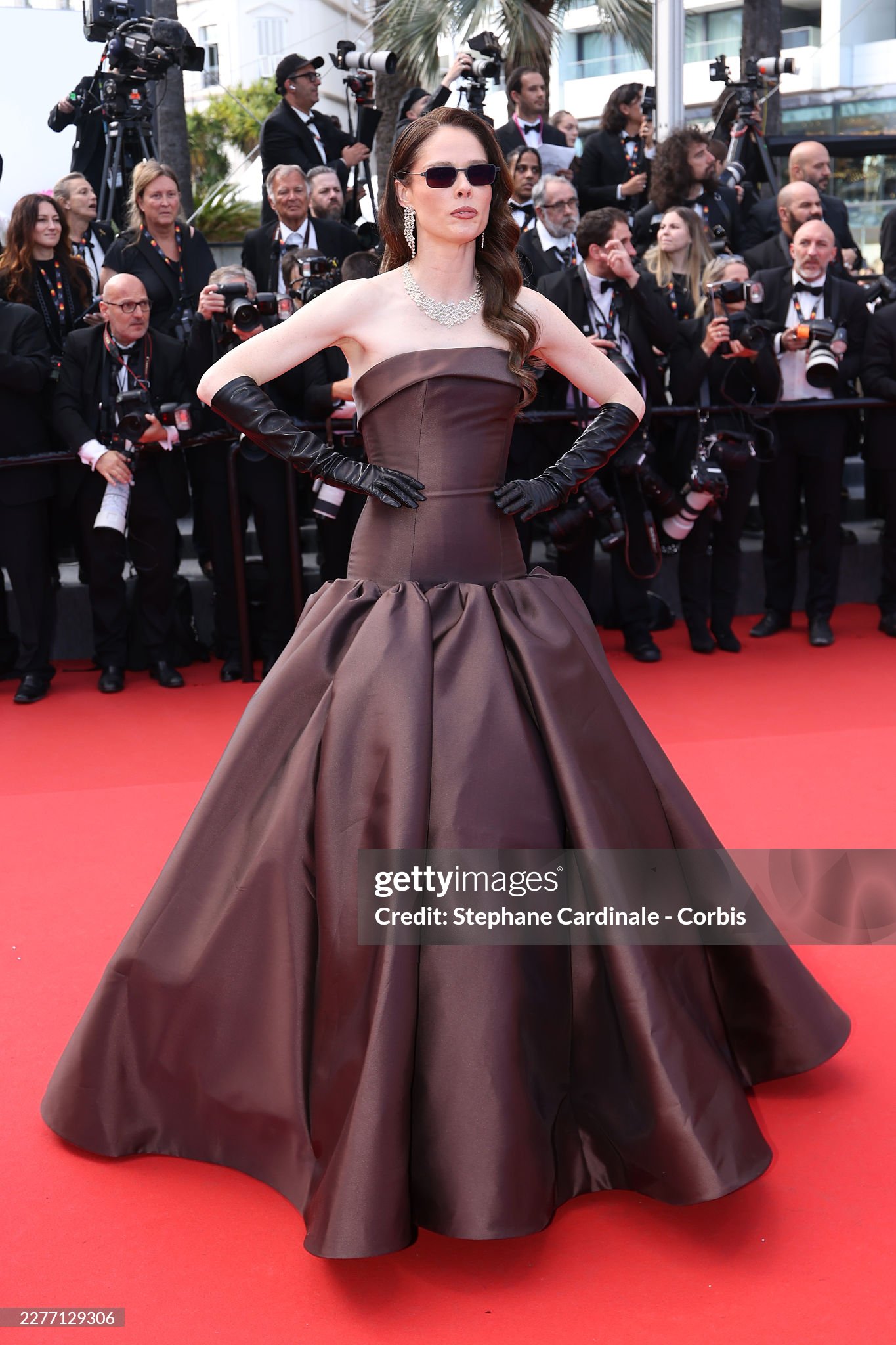 Siêu mẫu Coco Rocha lên đồ sành điệu tại LHP danh giá thế giới. Ảnh: Getty Images