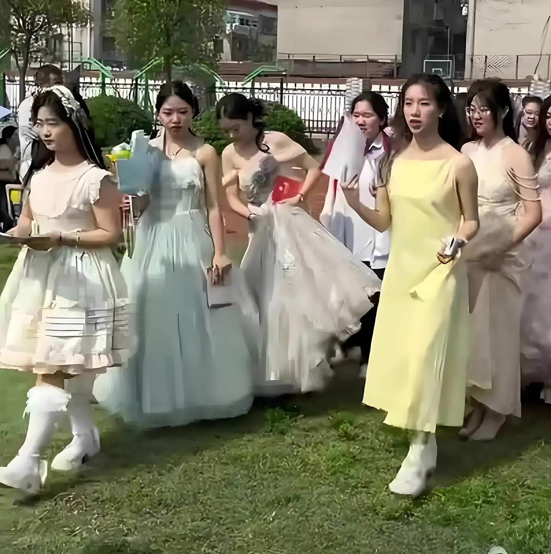 Một lễ trưởng thành với nhiều chi tiết đáng suy ngẫm