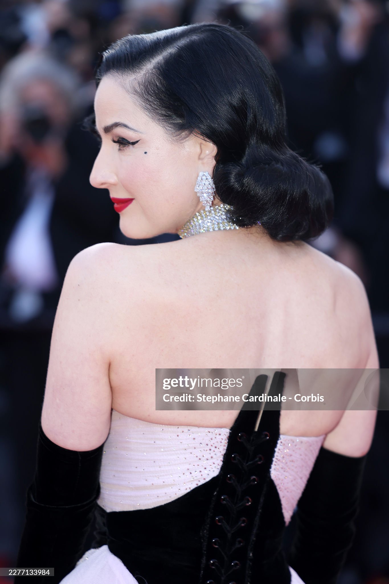 Vẻ đẹp cổ điển của Dita Von Tess gợi nhớ đến những minh tinh Hollywood xưa. Ảnh: Getty Images