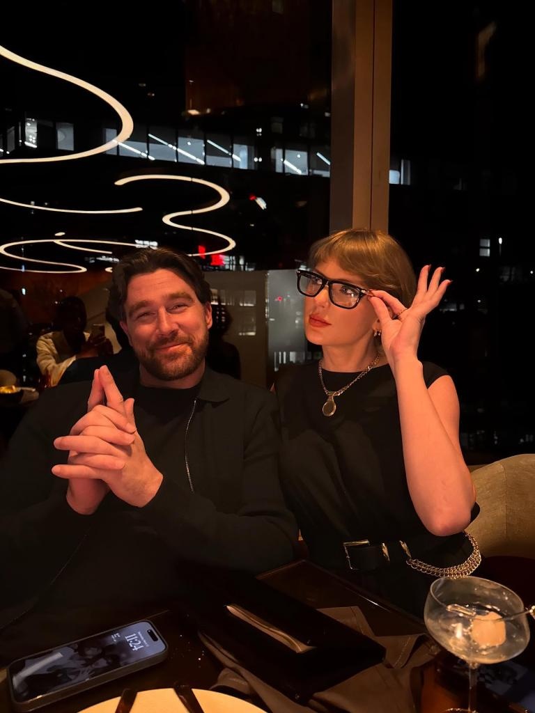 Travis Kelce thậm chí còn nghèo hơn mèo cưng của Taylor Swift. Ảnh: Instagram. 
