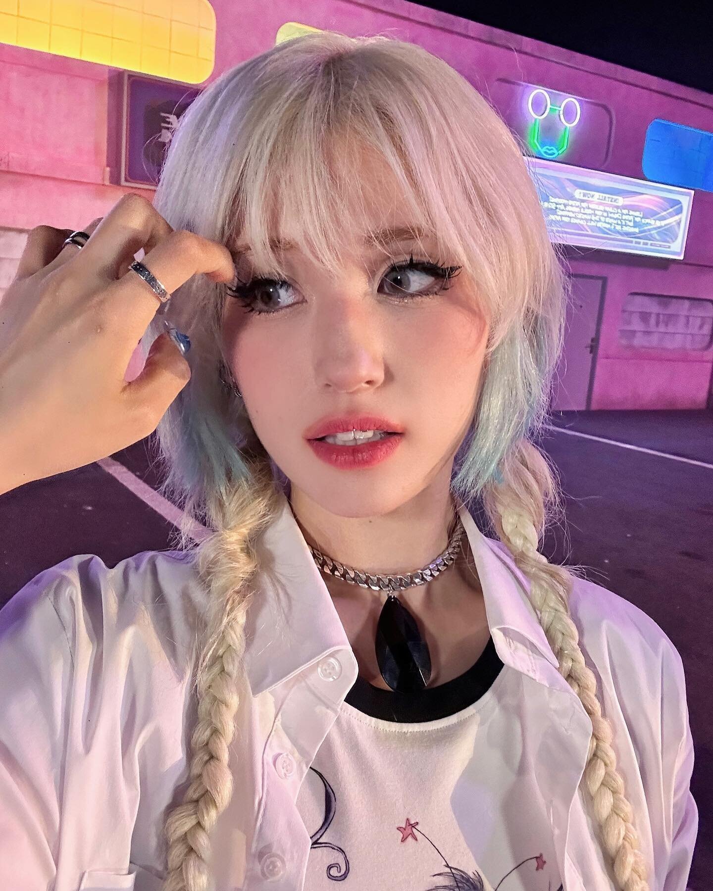 Somi là nữ thần lai nổi tiếng của Kpop