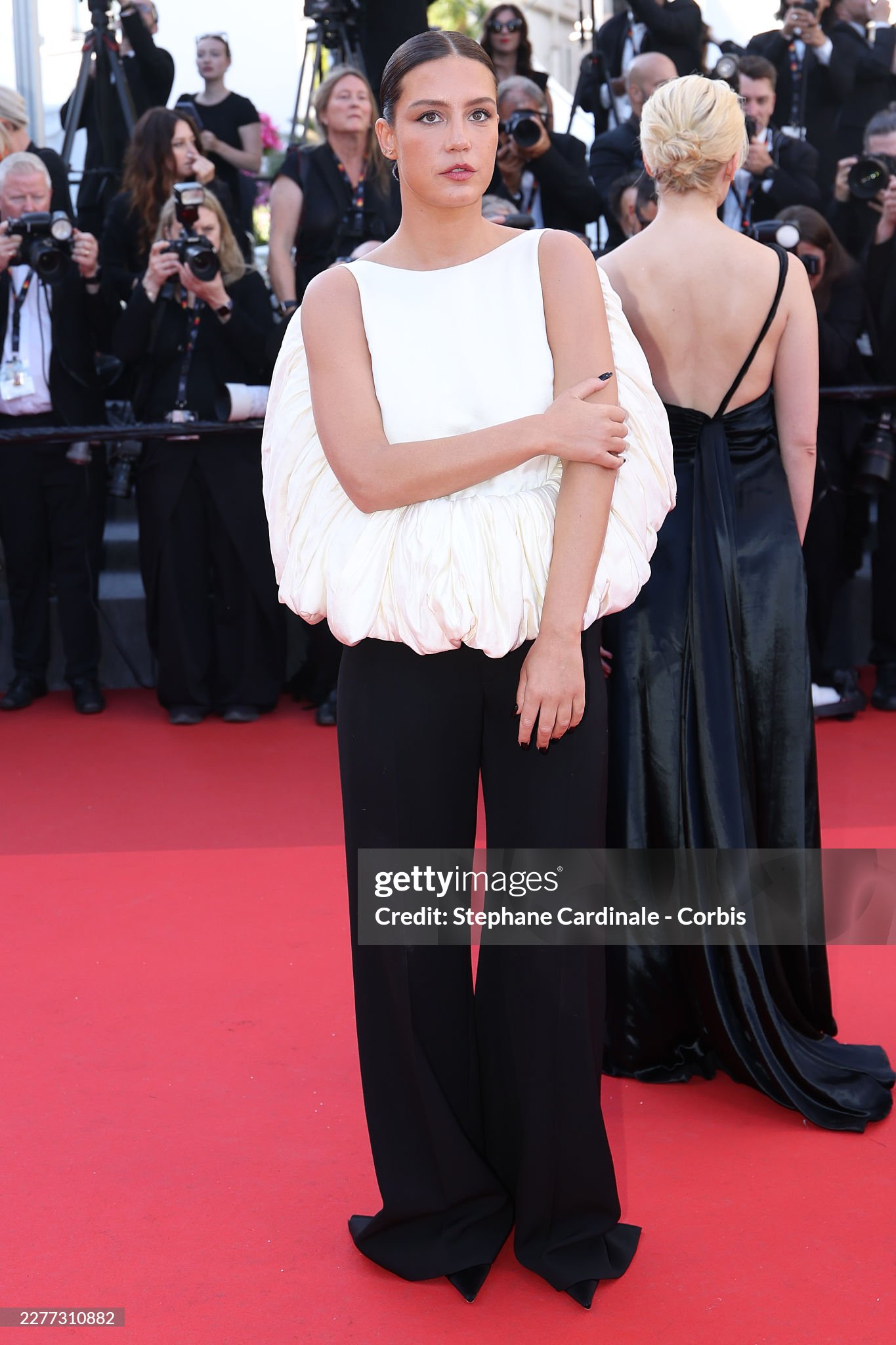 Adele Exarchopoulos diện thiết kế phồng khó hiểu. Ảnh: Getty Images