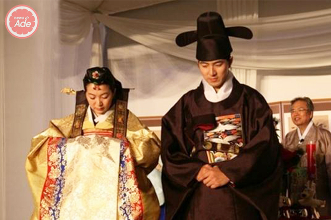 Song Il Gook và nữ thẩm phán họ Jung chính thức về chung 1 nhà vào năm 2008. Ảnh: Naver