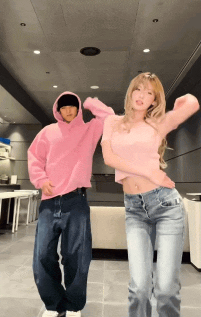 Cuối cùng thì nam thần hot nhất showbiz cũng công khai làm điều này với nữ thần lai