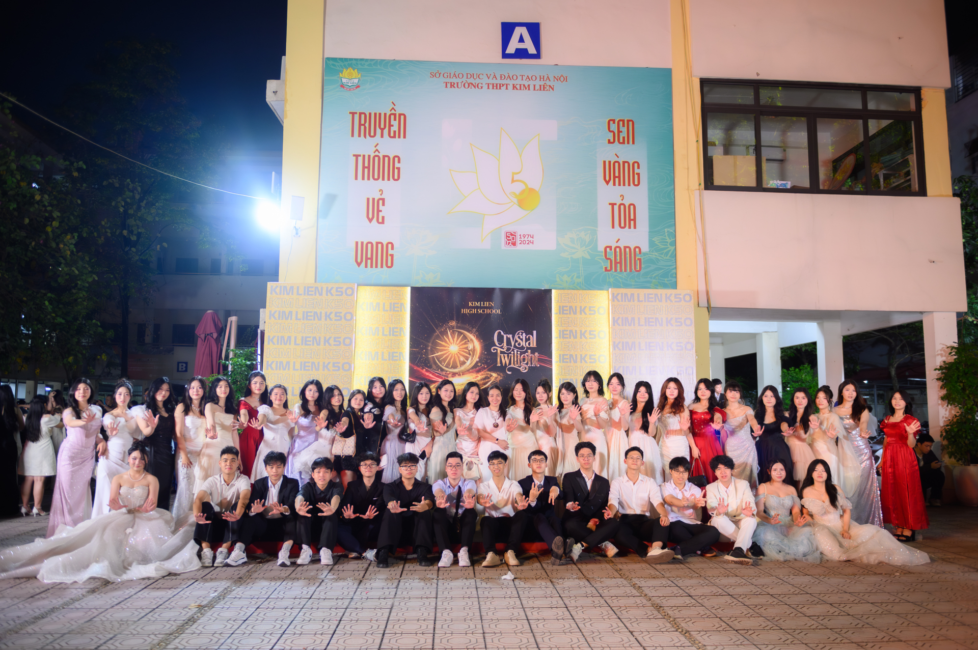 Đến hẹn lại được ngắm nữ sinh Kim Liên