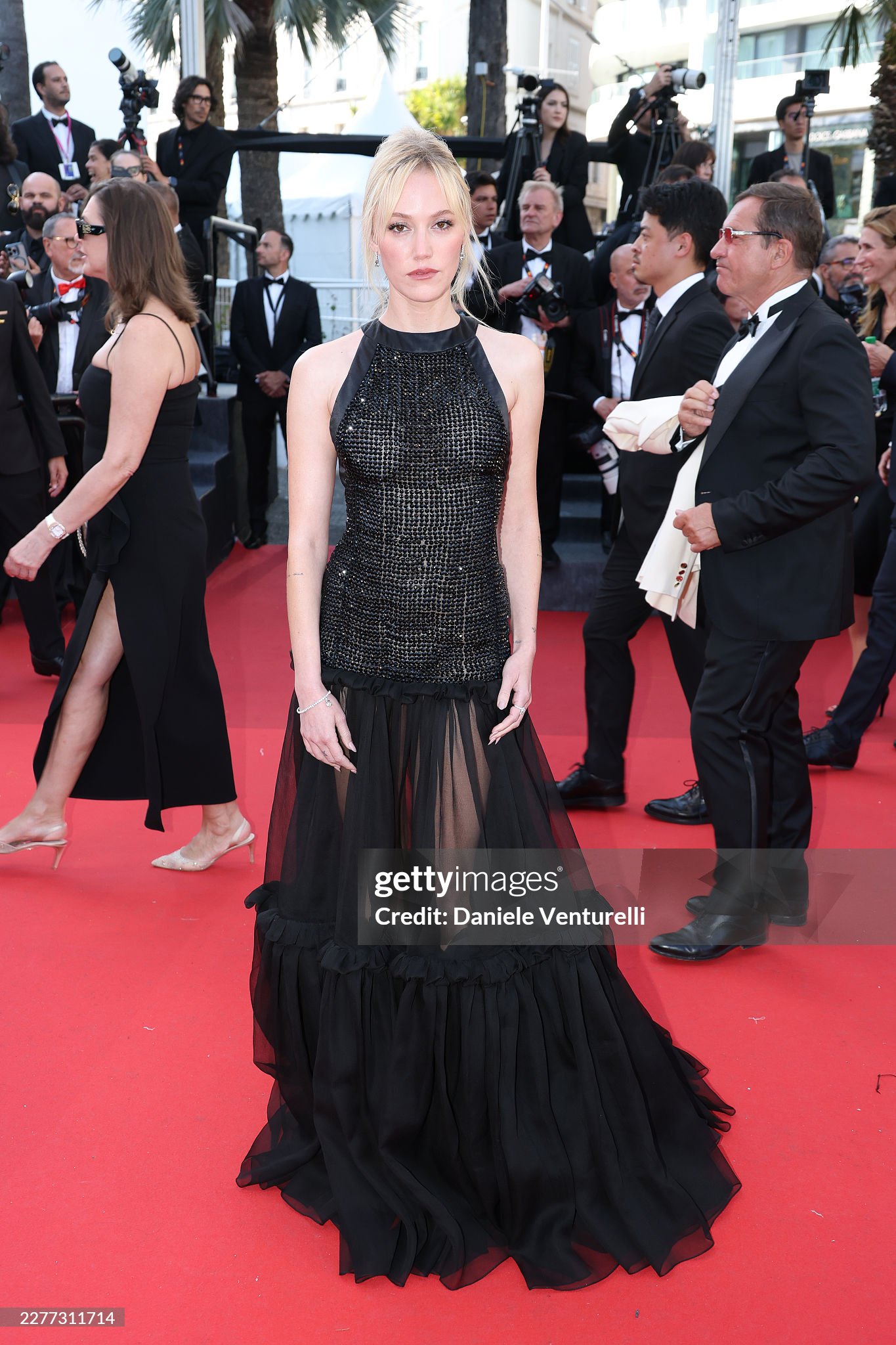 Maika Monroe gợi cảm với váy xuyên thấu đen. Ảnh: Getty Images