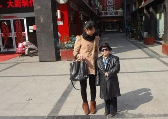 Những người vợ của Trần Tam Mộc đều cao ráo, trẻ đẹp. Tuy nhiên, 3 cuộc hôn nhân đầu của ông đều đổ vỡ sau thời gian ngắn chung sống. Ảnh: Sohu.