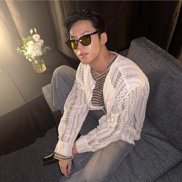Người mặc chiếc áo này sau đó được xác nhận chính là Mingyu