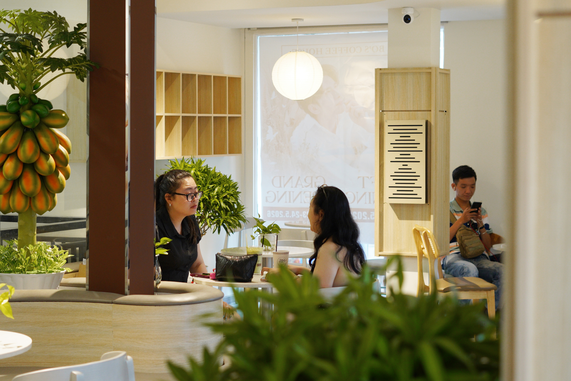 Uống thử quán nước của anh Bo Đan Trường: Hạt cà phê được nhập từ Pháp, có tầng bí mật khiến fan phải vỡ oà