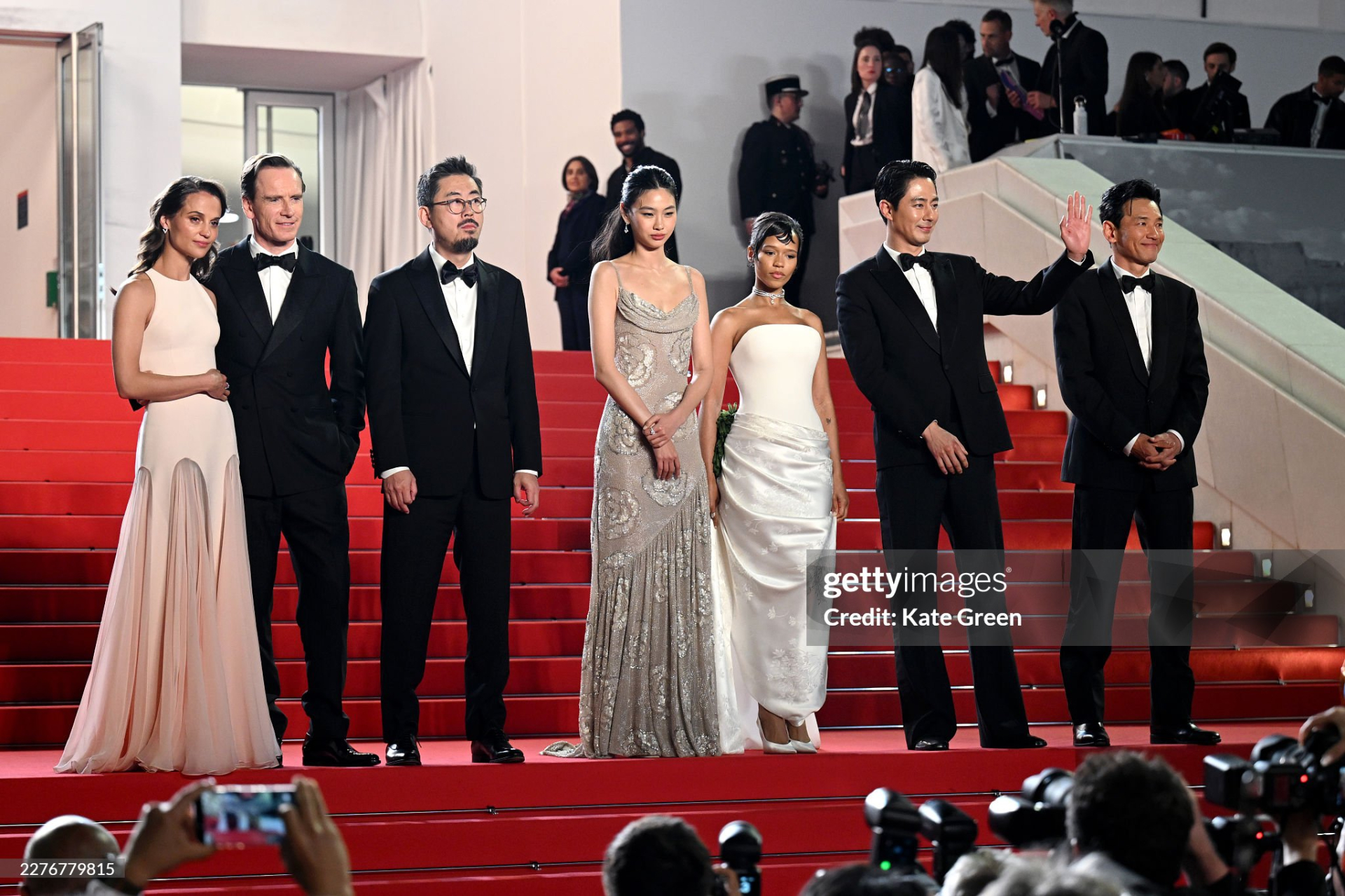 Dàn diễn viên gồm Hwang Jung Min, Jo In Sung, Jung Ho Yeon, Michael Fassbender, Alicia Vikander, Taylor Russell cùng đạo diễn Na Hong Jin. Ảnh: Getty Images