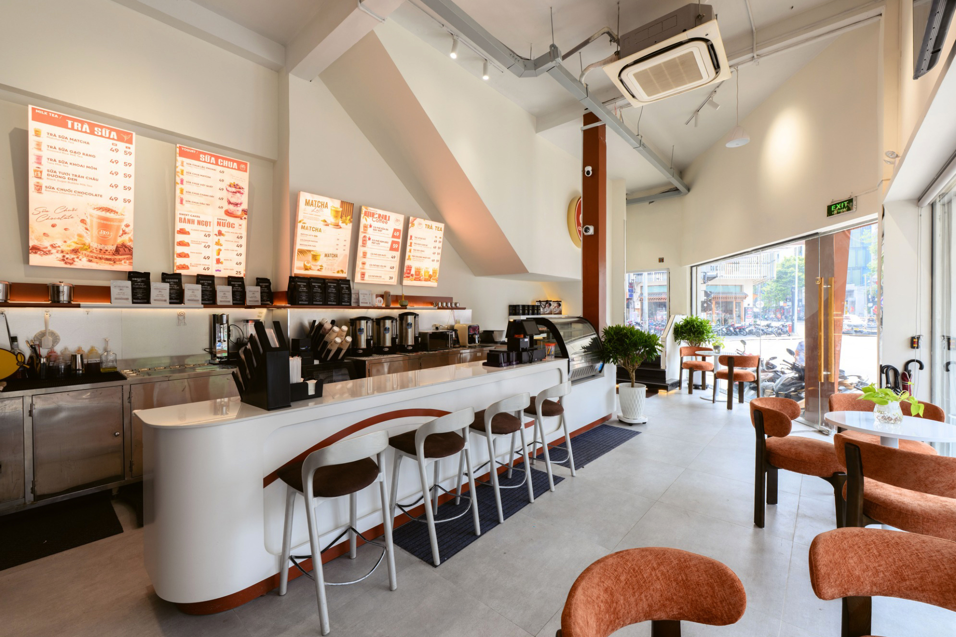 Uống thử quán nước của anh Bo Đan Trường: Hạt cà phê được nhập từ Pháp, có tầng bí mật khiến fan phải vỡ oà