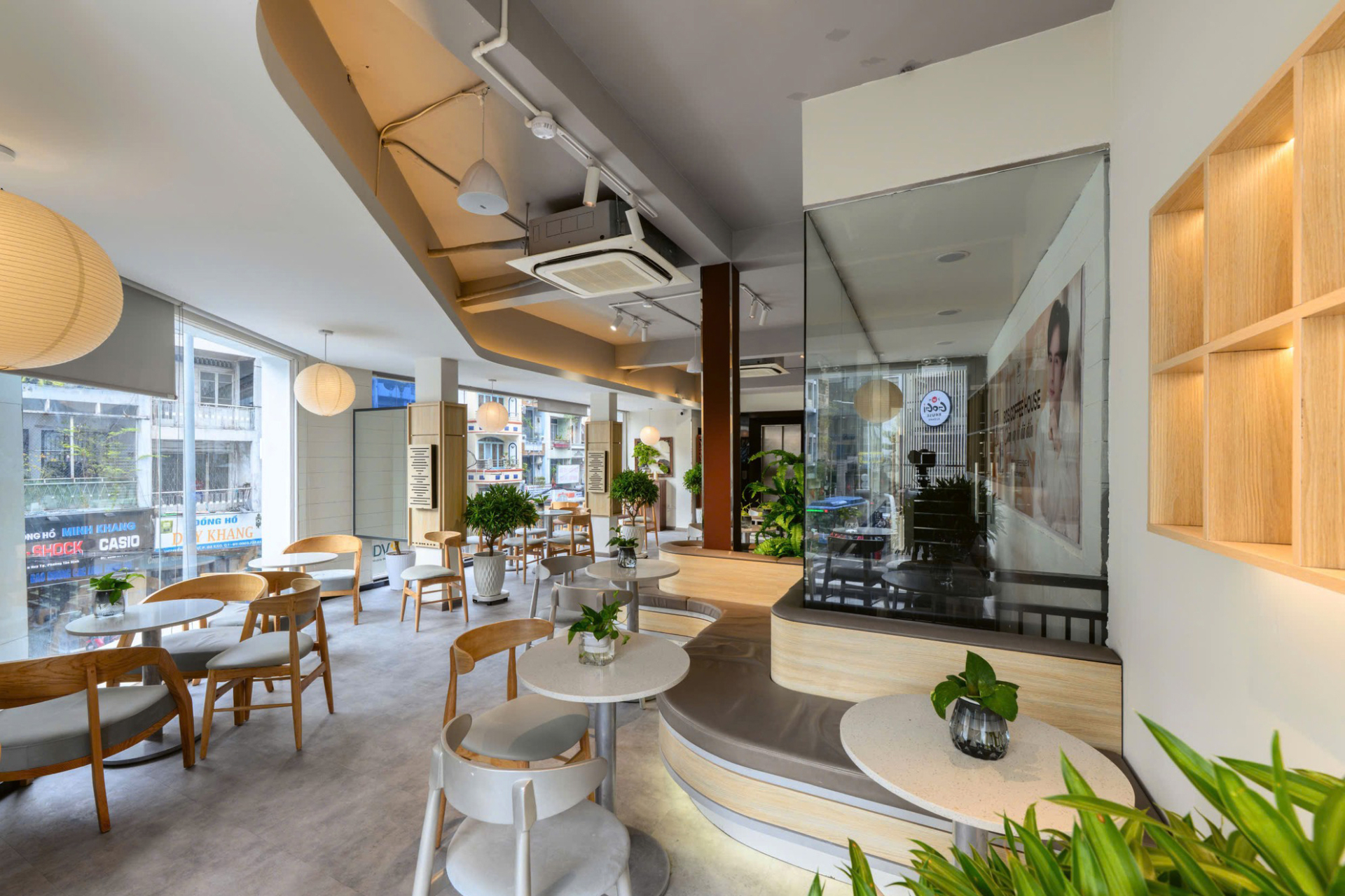 Uống thử quán nước của anh Bo Đan Trường: Hạt cà phê được nhập từ Pháp, có tầng bí mật khiến fan phải vỡ oà