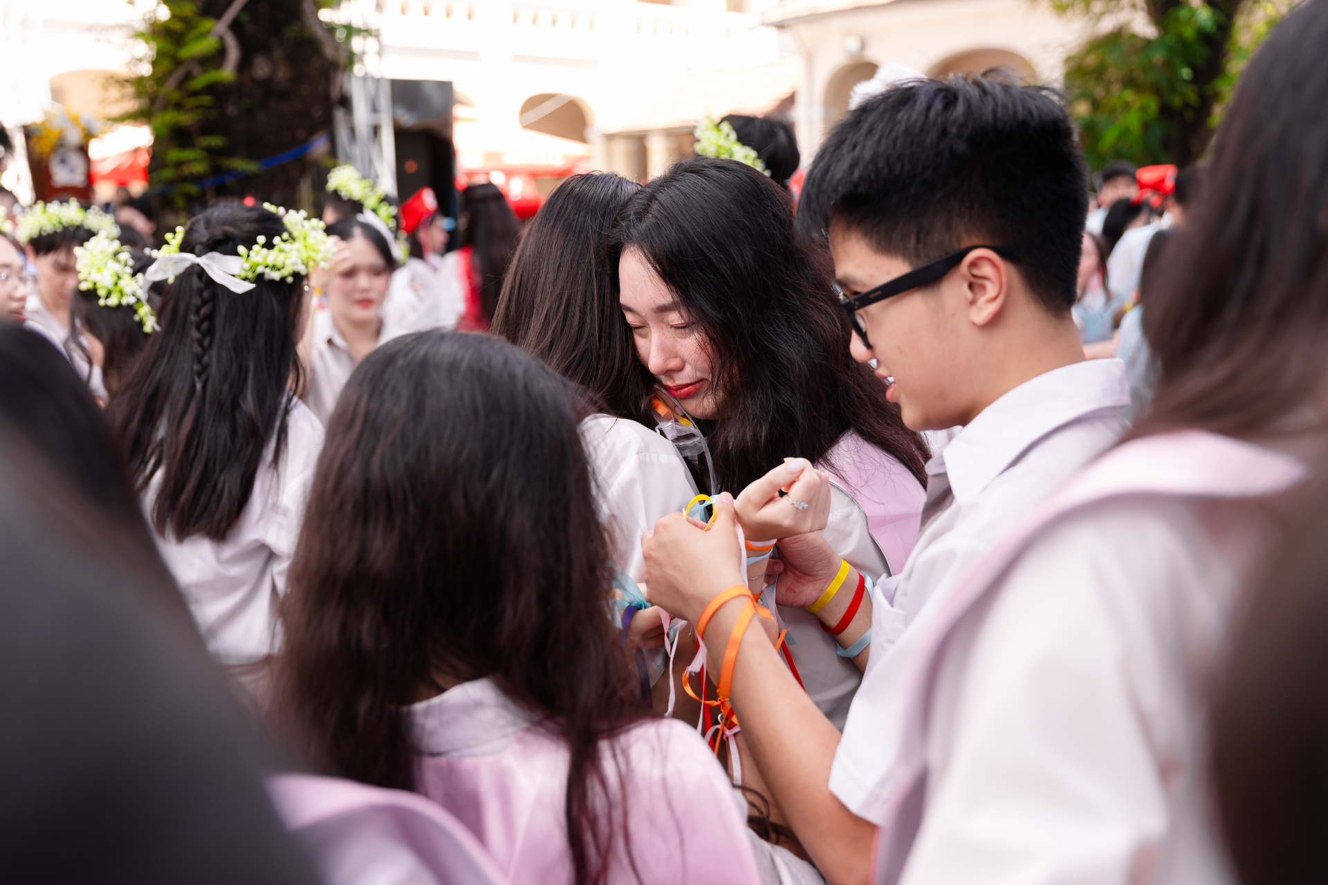 Những cái ôm này rồi sẽ trở thành kỷ niệm khó quên