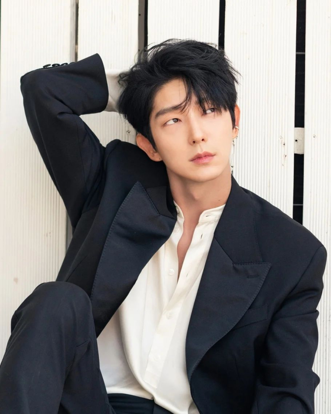 Lee Jun Ki là 1 trong những mỹ nam “hack tuổi” thần sầu ở Kbiz. Ảnh: Nate