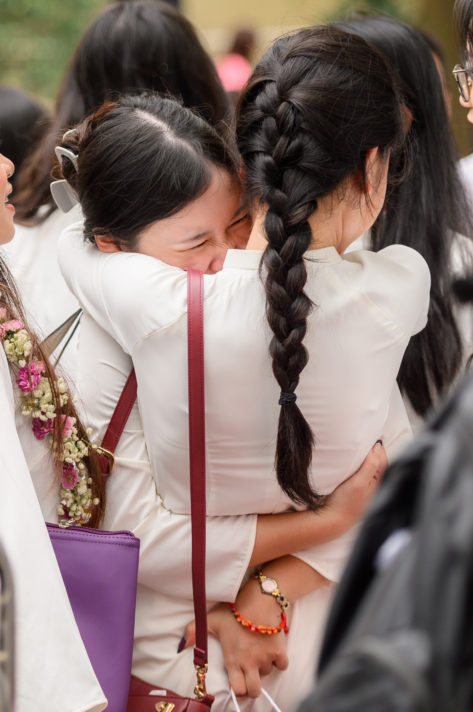 Nữ sinh Kim Liên rạng rỡ trong ngày bế giảng 2026: Thanh xuân đẹp nhất là đây chứ đâu!