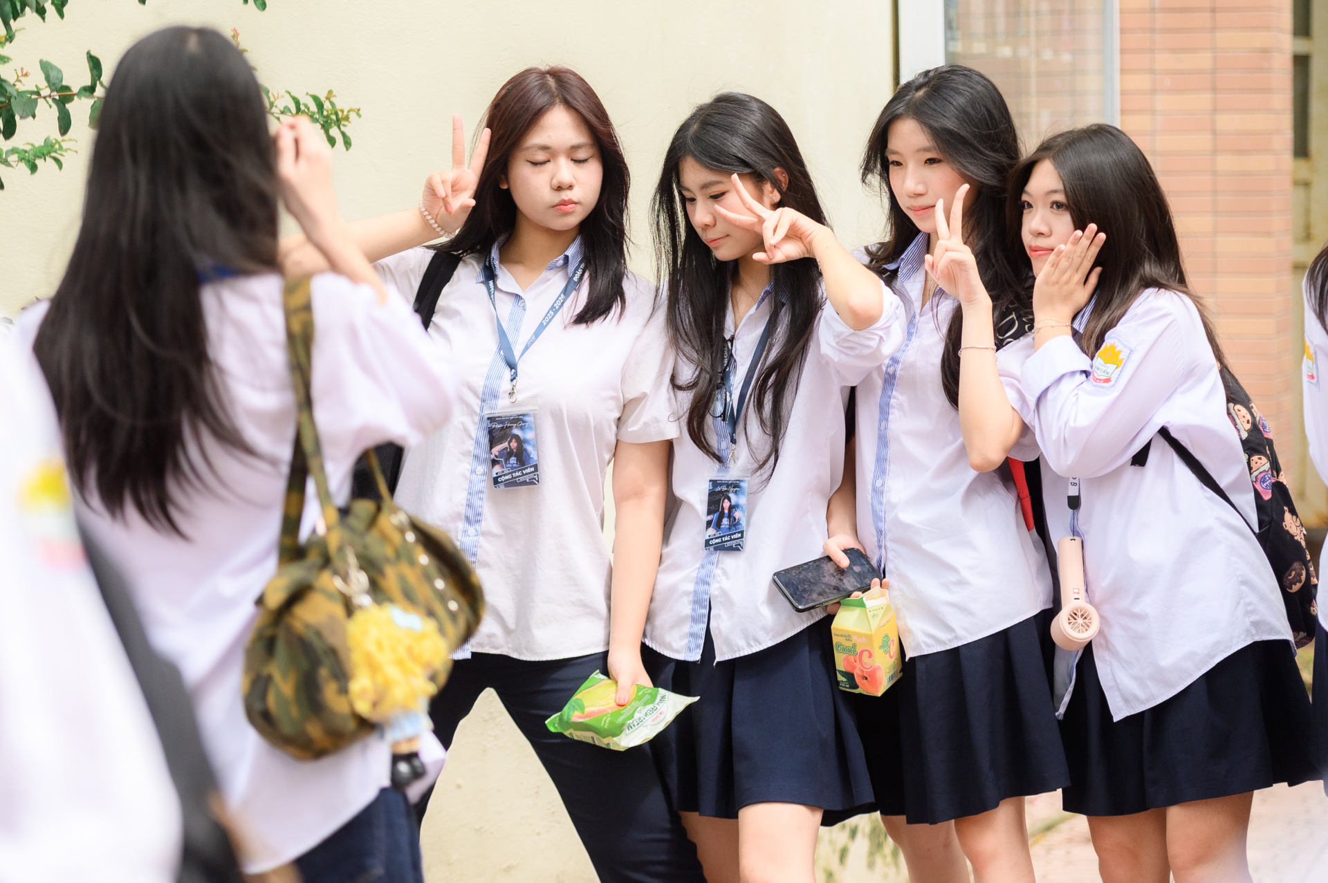 Nữ sinh Kim Liên rạng rỡ trong ngày bế giảng 2026: Thanh xuân đẹp nhất là đây chứ đâu!