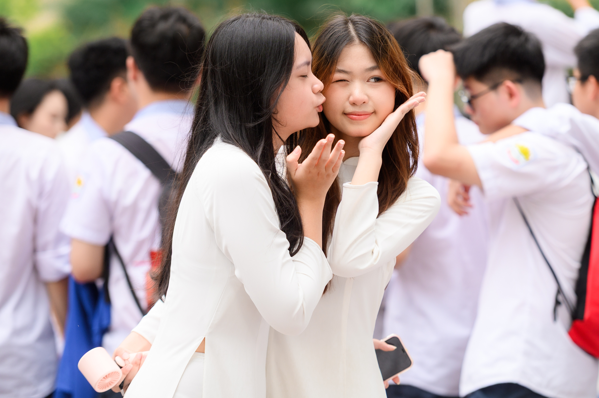 Nữ sinh Kim Liên rạng rỡ, trong trẻo