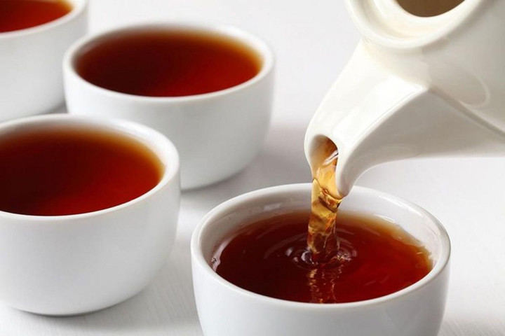 Uống trà quá đặc cực hại cho gan và dạ dày (Ảnh minh họa)