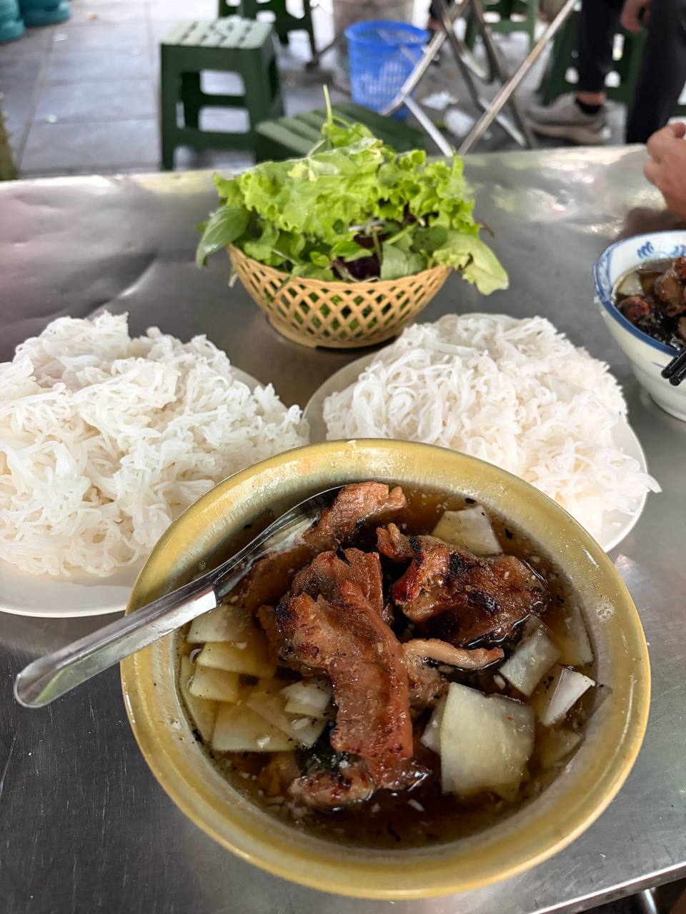 Bún chả xếp ở vị trí thứ 4 với số điểm 4,3/5 sao trong danh sách “76 món ăn từ thịt heo ngon nhất châu Á”