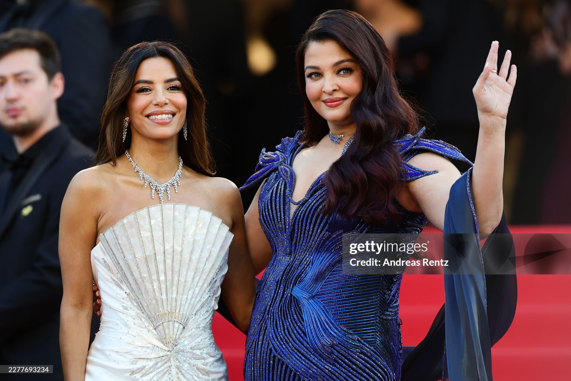 Nữ diễn viên đọ sắc bên bạn thân Aishwarya Rai. Ảnh: Getty Images