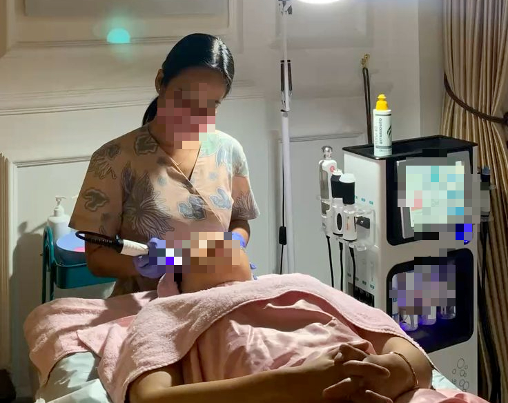 Bác sĩ nghi ngờ cô Vương nhiễm HIV khi làm thủ thuật thẩm mỹ tại nơi không uy tín (Ảnh minh họa)