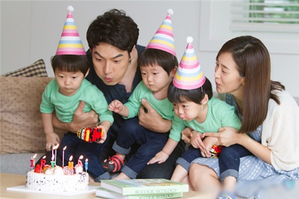 Song Il Gook và vợ từng dính tin ly dị cách đây 2 năm nhưng anh đã nhanh chóng lên tiếng dập tắt nghi vấn. Ảnh: Nate