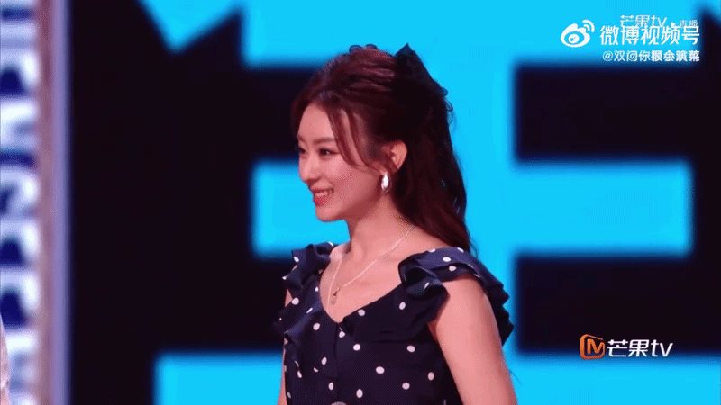 ... Hầu Vũ là 2 Tỷ Tỷ phải dừng chân ở Công diễn 3. Ảnh: Weibo.