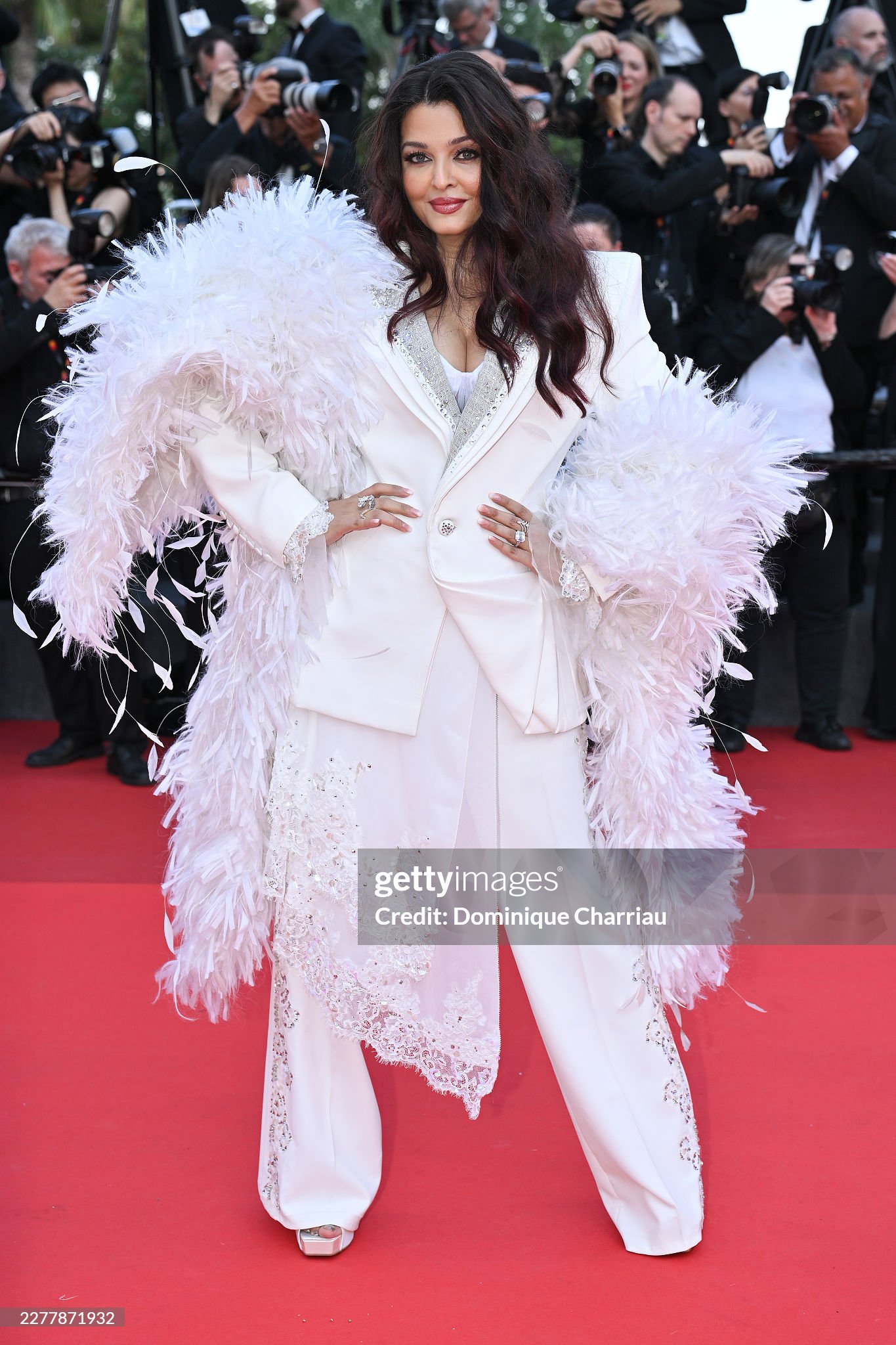 Aishwarya Rai thường được biết đến với những bộ đầm cồng kềnh, nhưng hôm nay cô đã tiết chế hơn hẳn. Ảnh: Getty Images