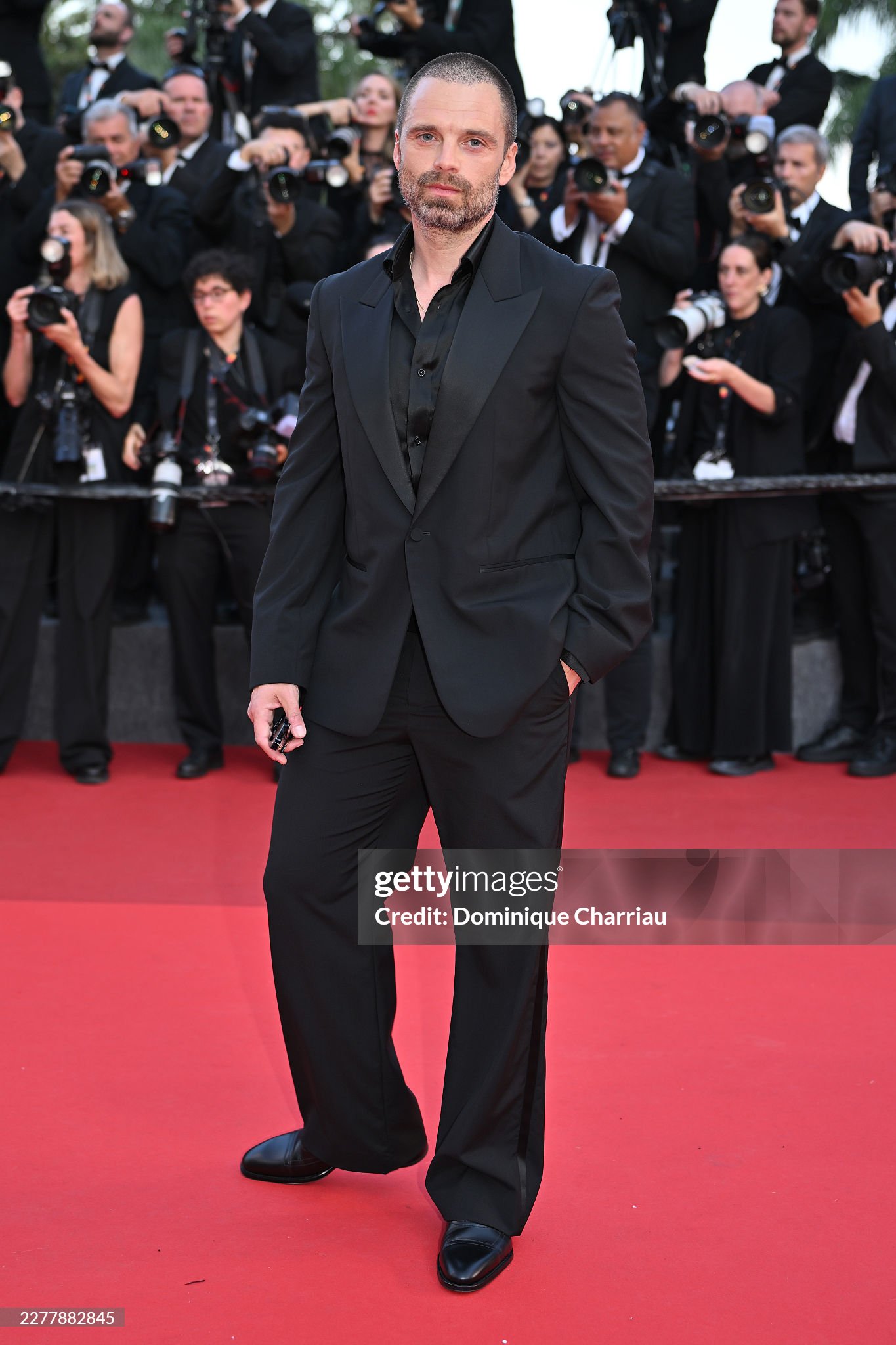 Tài tử Avengers Sebastian Stan pose dáng cực ngầu. Ảnh: Getty Images