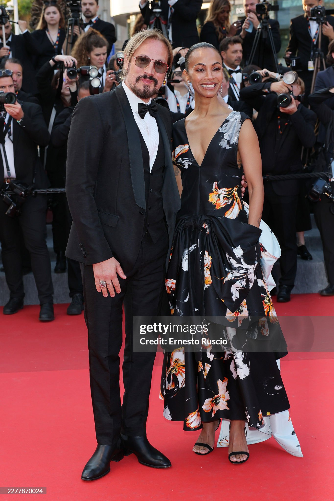 Cô đi cùng ông xã Marco Perego. Ảnh: Getty Images