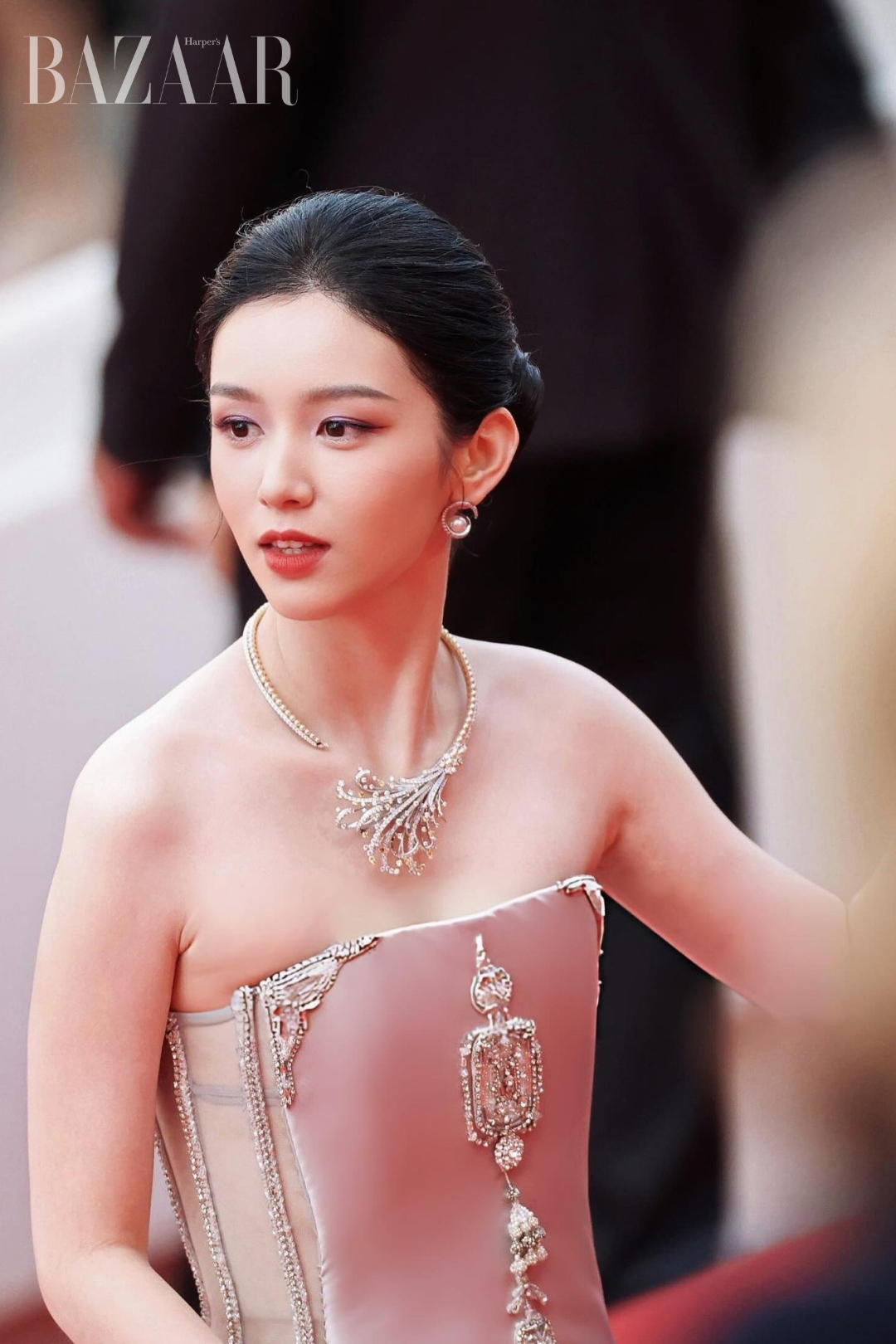 Châu Dã gây bão tại Cannes năm nay. Ảnh: Kbizoom