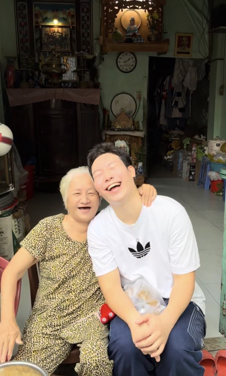 Khách Hàn đứng hình với món bánh “không mặc áo”, nếm xong liền phong là
