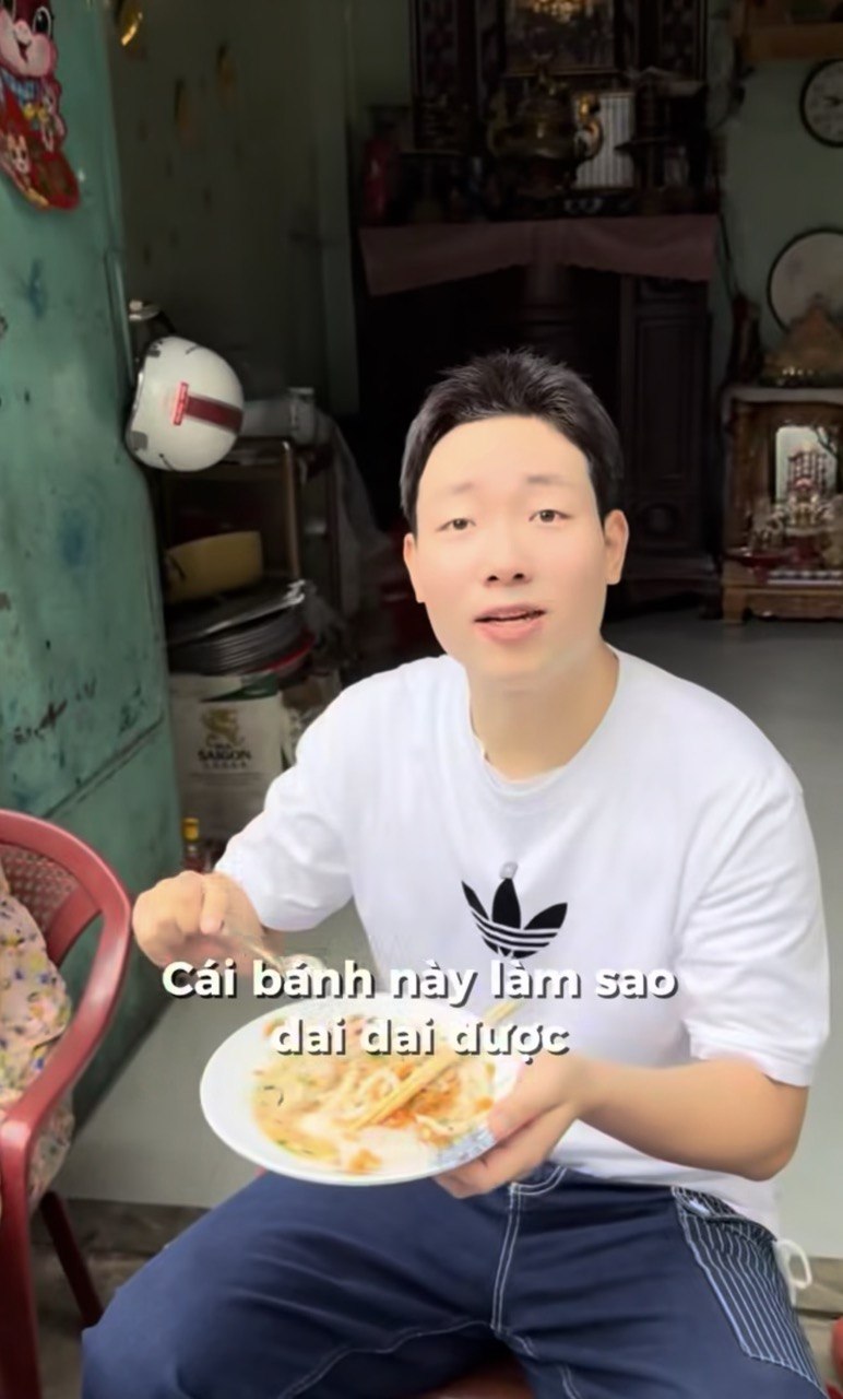 Khách Hàn đứng hình với món bánh “không mặc áo”, nếm xong liền phong là
